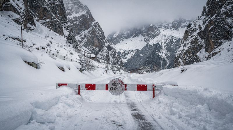Fermetures de routes saisonnières en Albanie : cols de montagne et accès hivernal